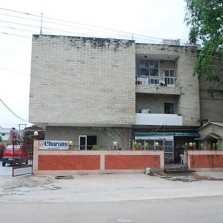 Charans Guest House 勒克瑙 外观 照片
